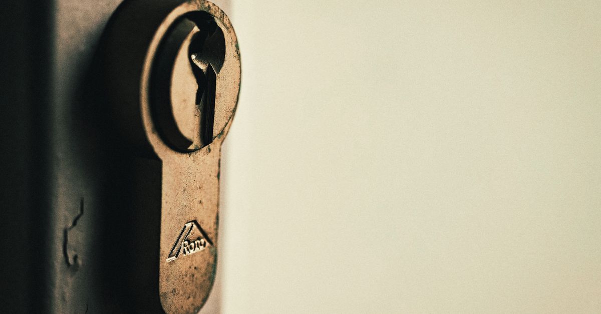 What Actually Happens When You Call Our Emergency Locksmith for a House Lockout — Top Columbia Locksmith